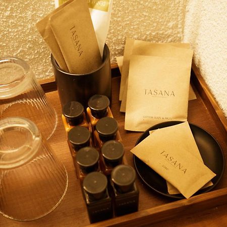 Tasana Bar And Luxury Resort Ко Ларн Екстериор снимка