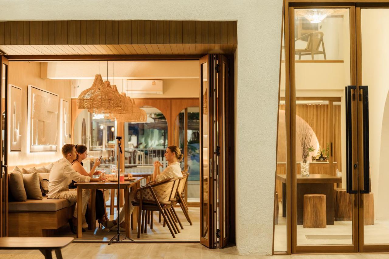 Tasana Bar And Luxury Resort Ко Ларн Екстериор снимка