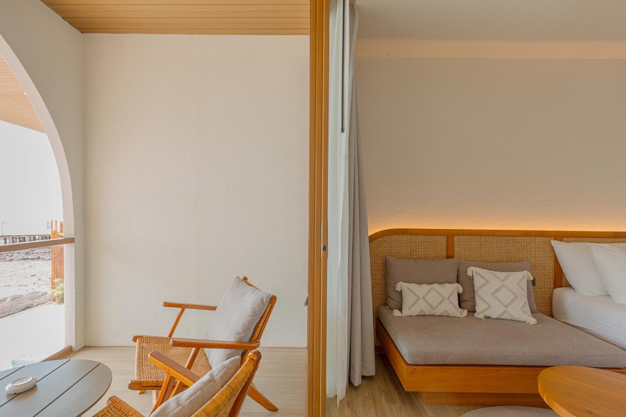 Tasana Bar And Luxury Resort Ко Ларн Екстериор снимка