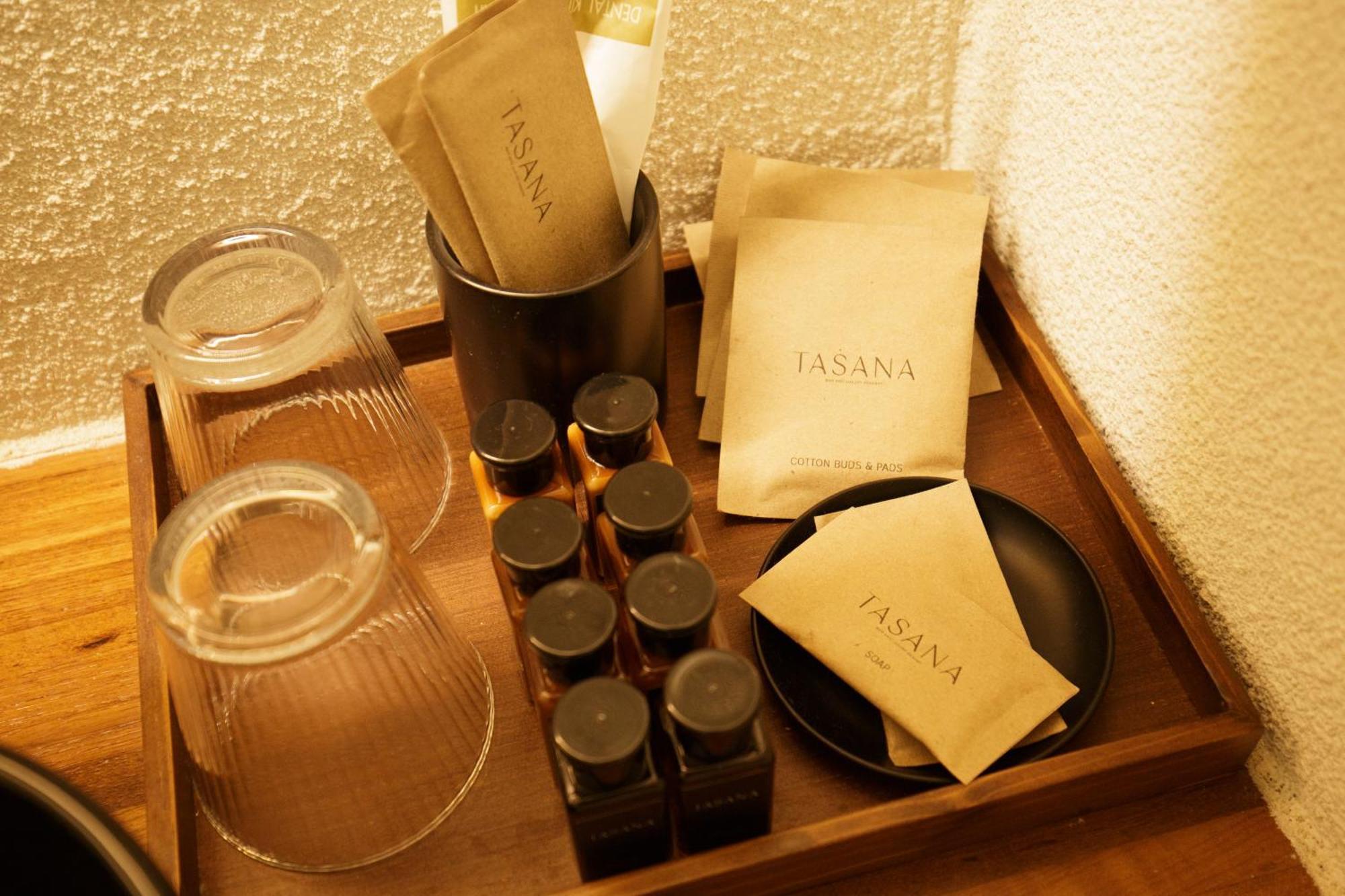 Tasana Bar And Luxury Resort Ко Ларн Екстериор снимка