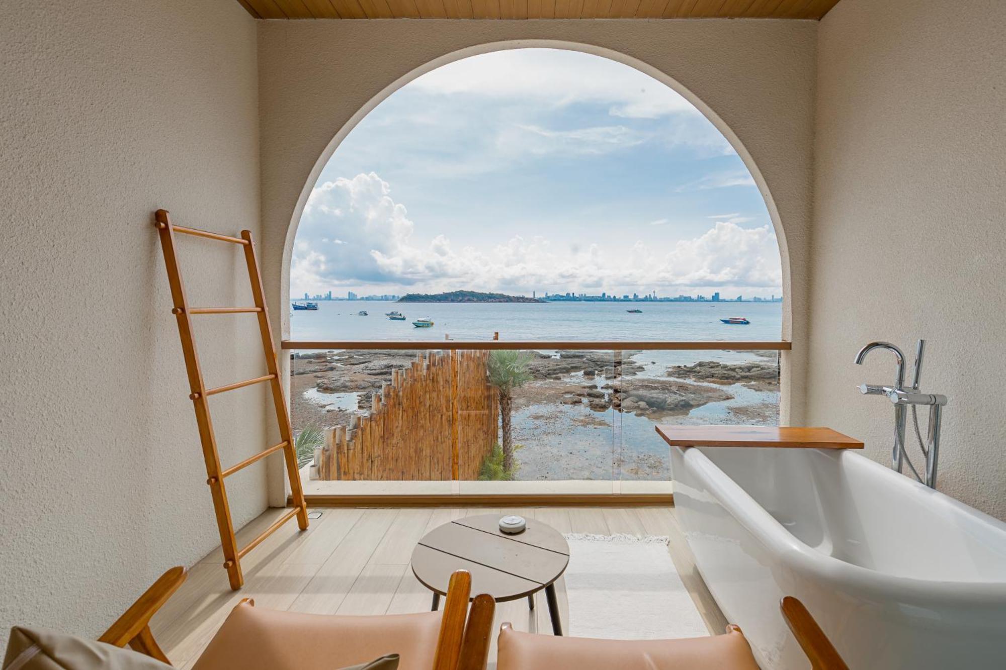 Tasana Bar And Luxury Resort Ко Ларн Екстериор снимка