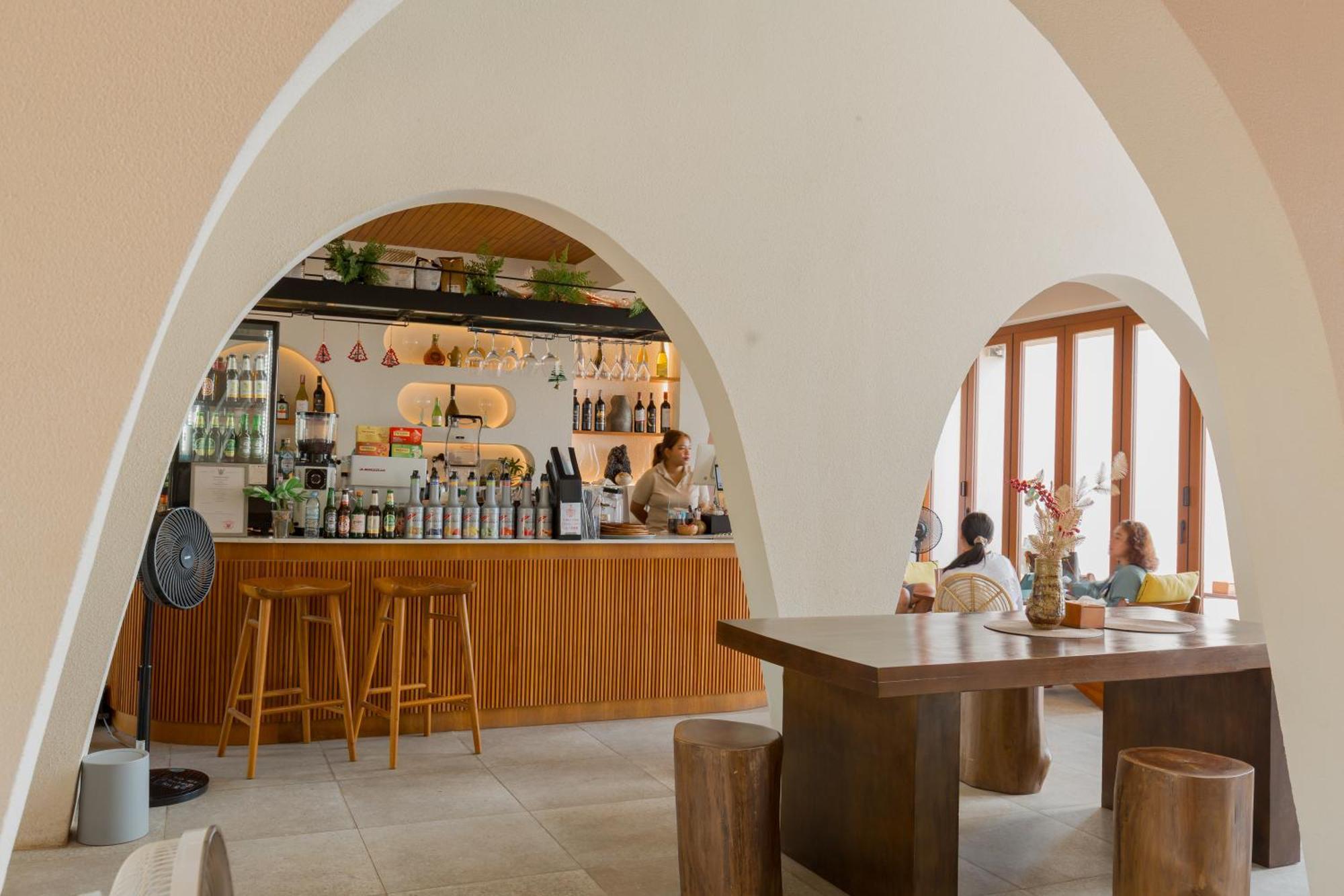 Tasana Bar And Luxury Resort Ко Ларн Екстериор снимка