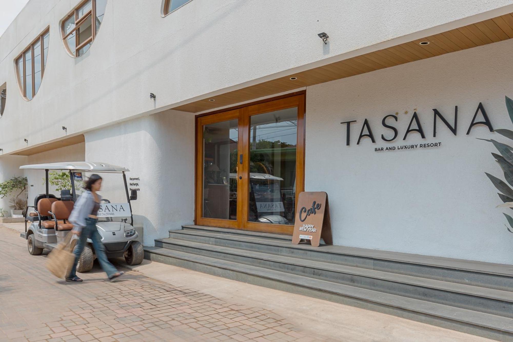 Tasana Bar And Luxury Resort Ко Ларн Екстериор снимка