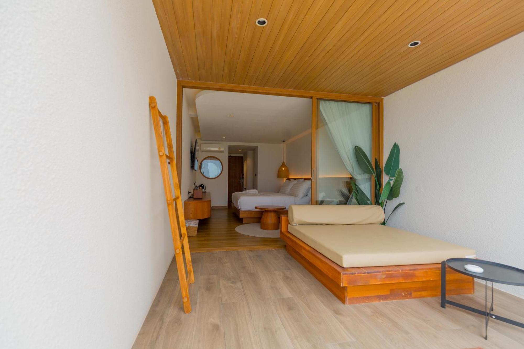 Tasana Bar And Luxury Resort Ко Ларн Екстериор снимка