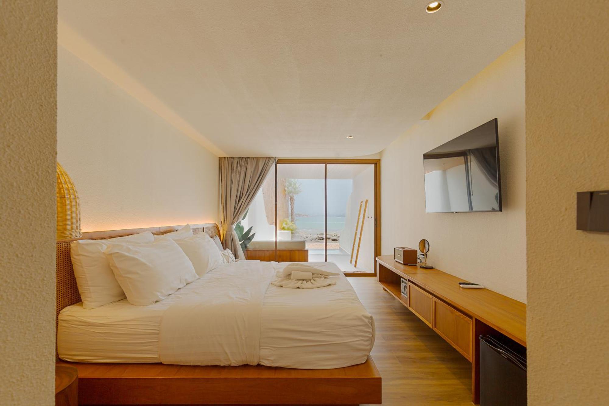Tasana Bar And Luxury Resort Ко Ларн Екстериор снимка