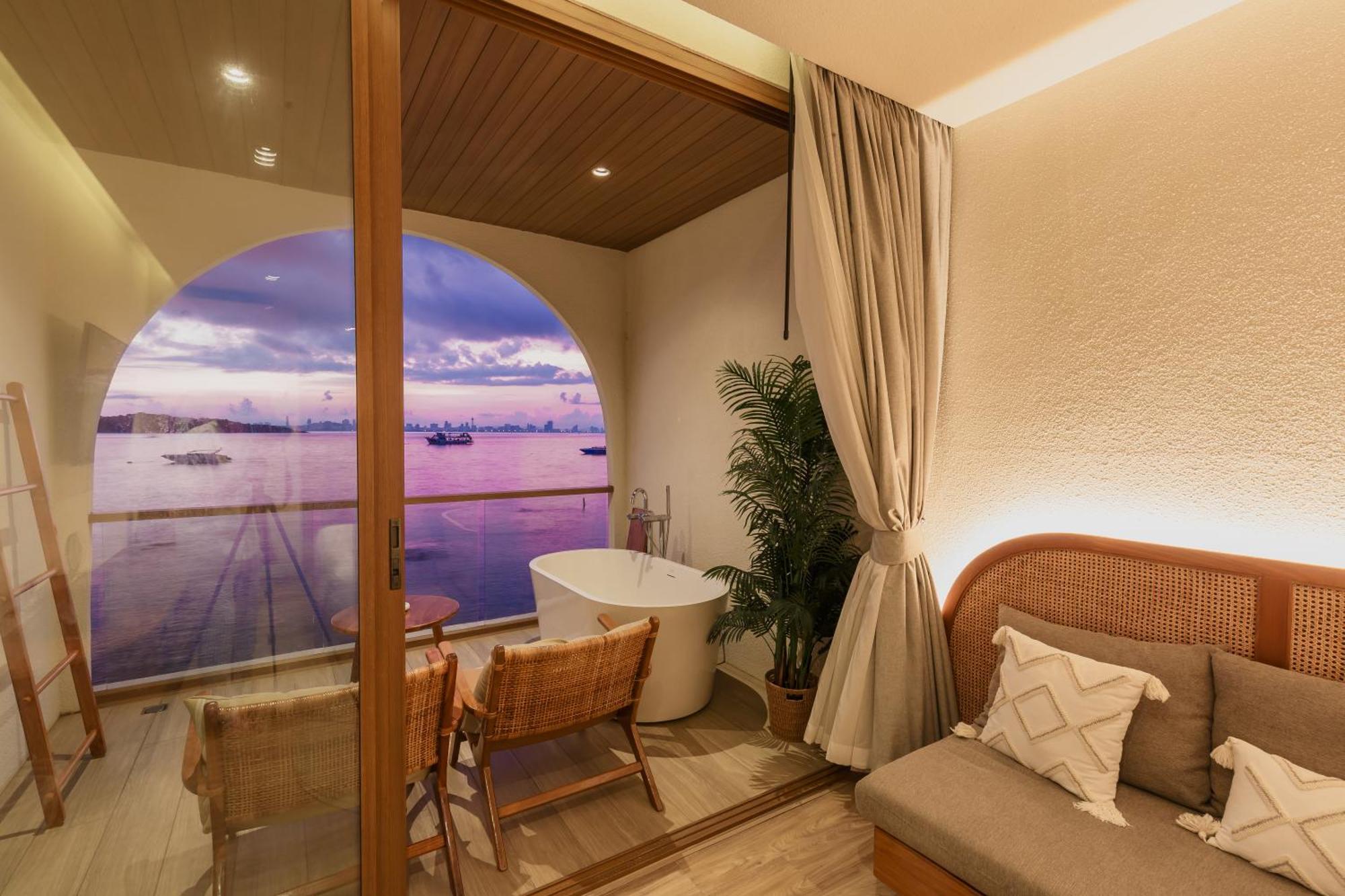 Tasana Bar And Luxury Resort Ко Ларн Екстериор снимка